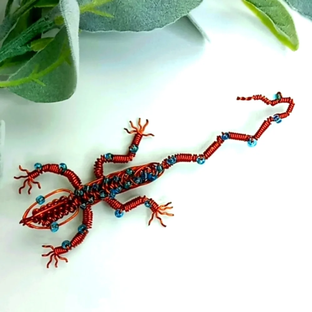 Handmade Copper Wire Lizard Gecko Pin Brooch With Beads - Picture 1 of 7